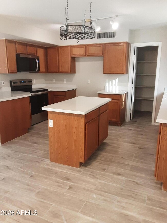 Building Photo - 1401 E Jasper Dr