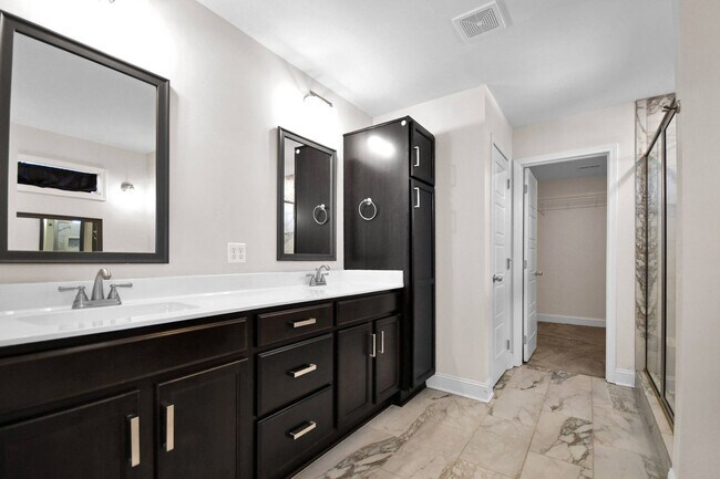 Building Photo - Pet Friendly Three Bedroom!