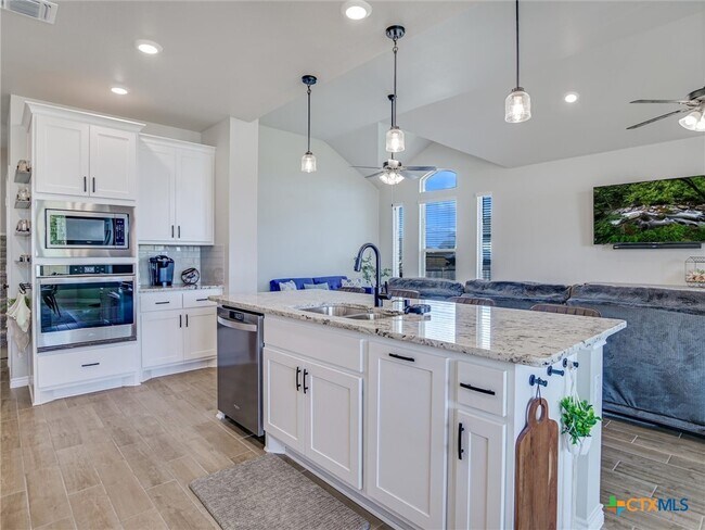 Building Photo - 1701 Meadow Crest