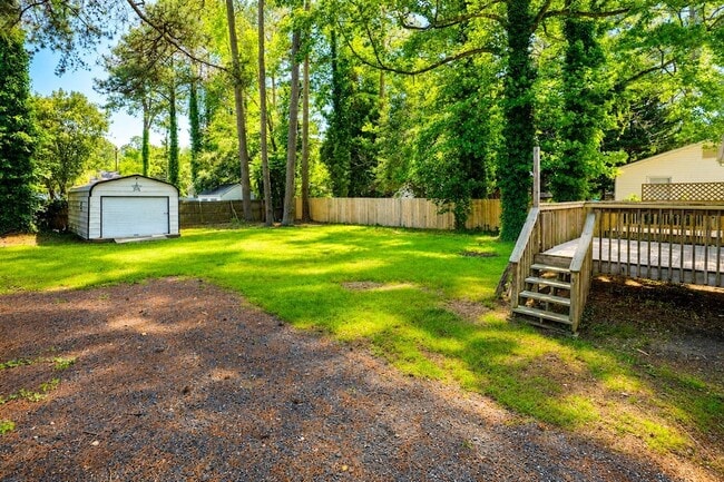 Building Photo - 427 Dogwood Dr