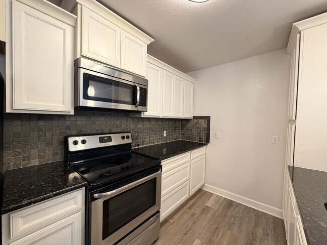 Building Photo - 3529 Topeka St