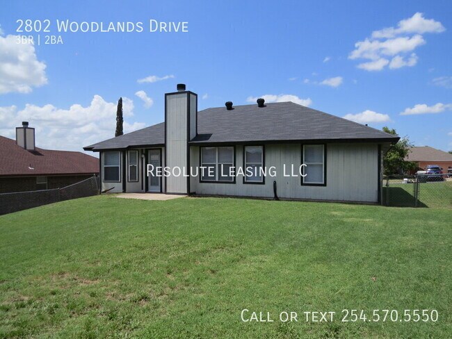 Building Photo - 2802 Woodlands Dr