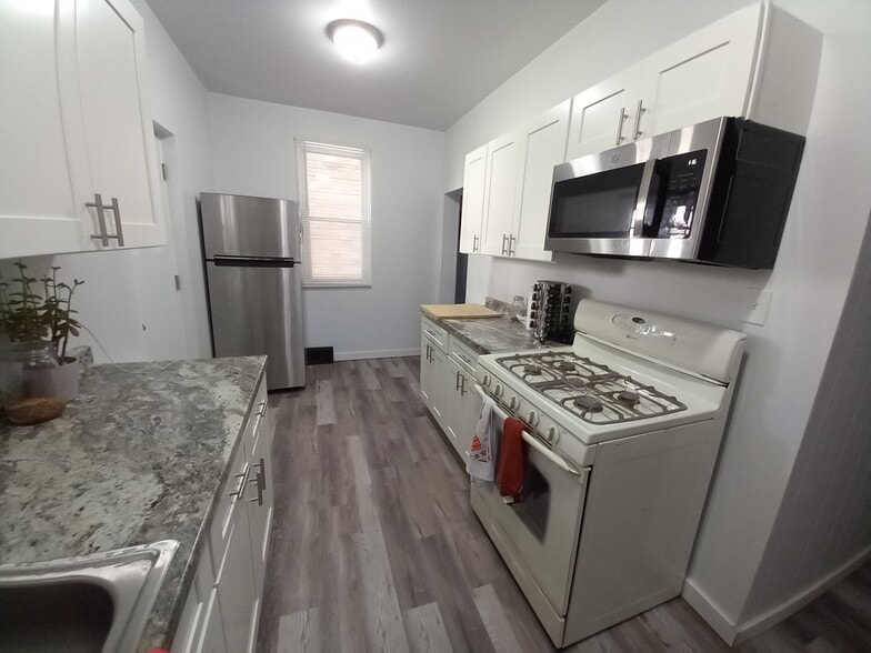 Building Photo - 441 Kingsboro St