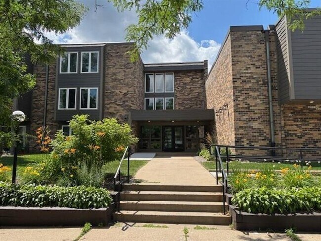Primary Photo - 450 Ford Rd
