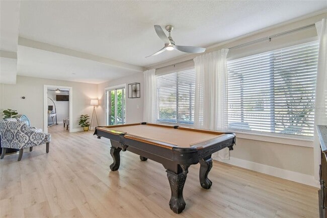 Building Photo - 3922 Fontainebleau Dr