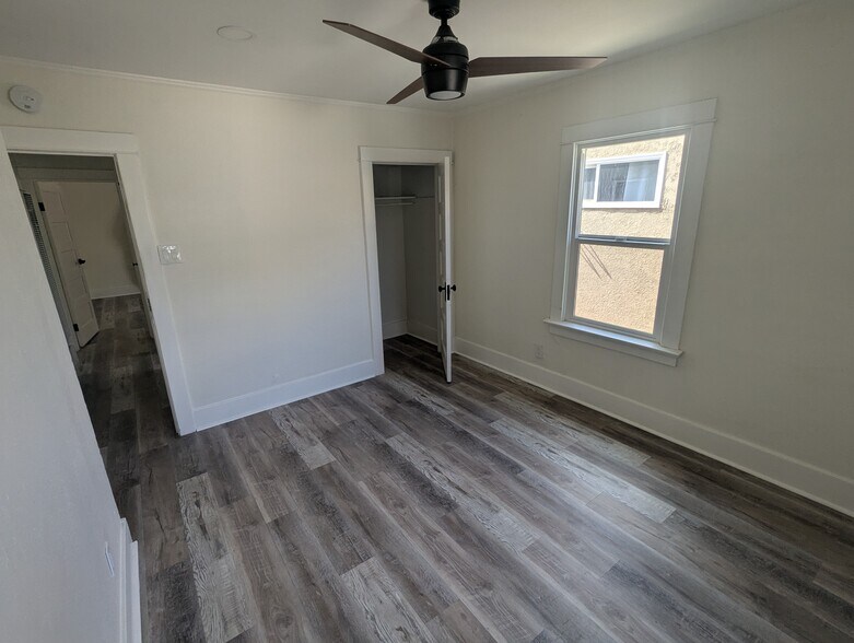 Building Photo - 8176 San Vincente Ave