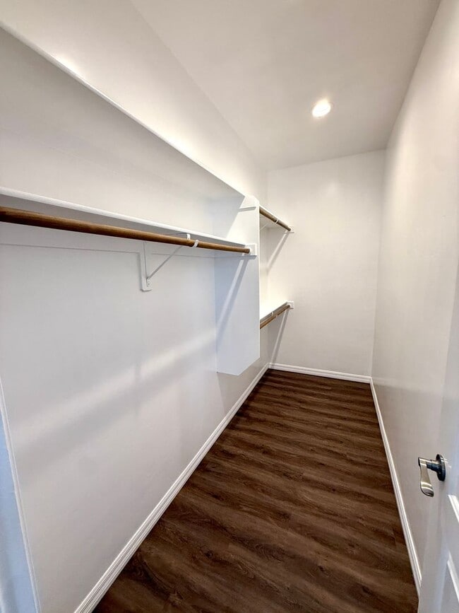 Building Photo - Great 3 Bedroom, 2 Bathroom Home Centrally Located- Available Now!