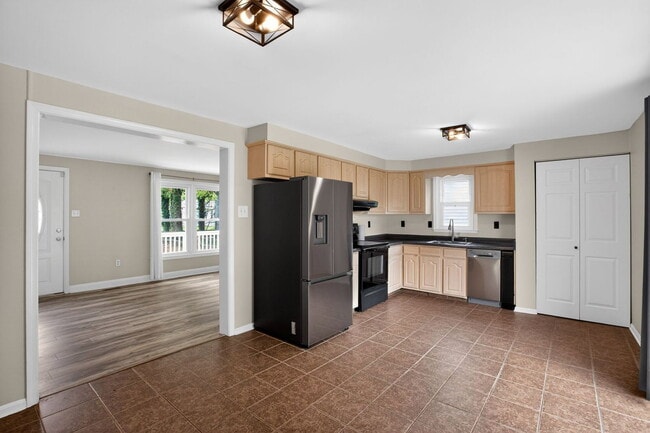 Building Photo - 915 Crystal Rock Rd