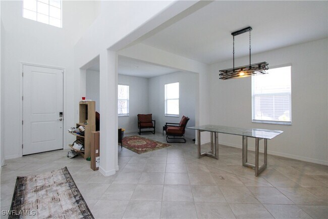 Building Photo - 2213 Avocado Ln