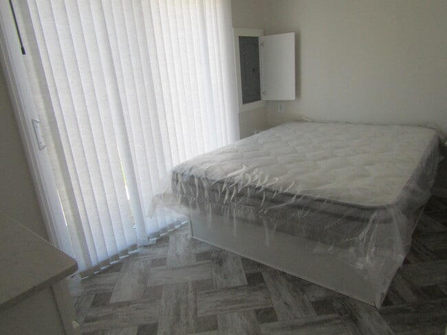 Building Photo - 250 Oak Harbor Camp