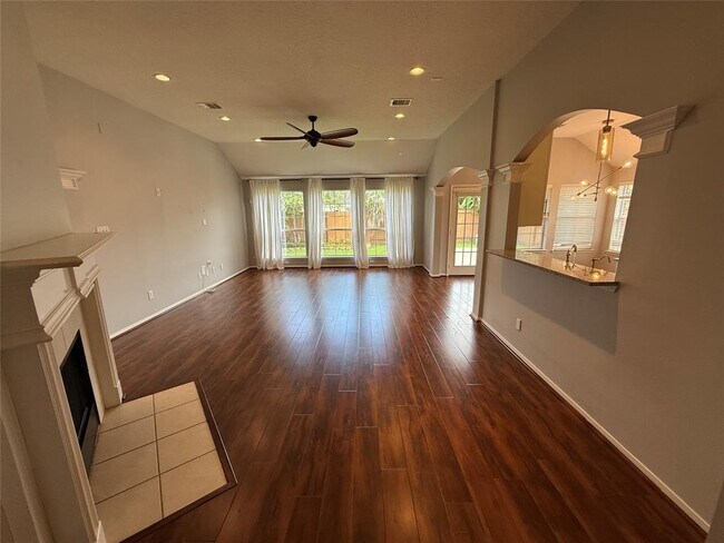 Building Photo - 2310 Megellan Point Ln