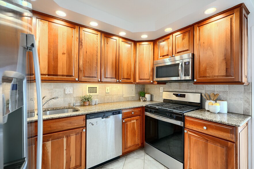 Building Photo - 5500 Friendship Blvd