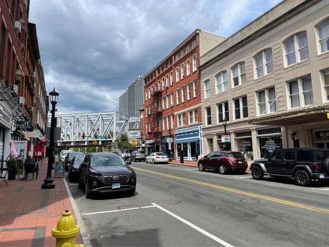 Building Photo - Charming Studio Condo in Norwalk