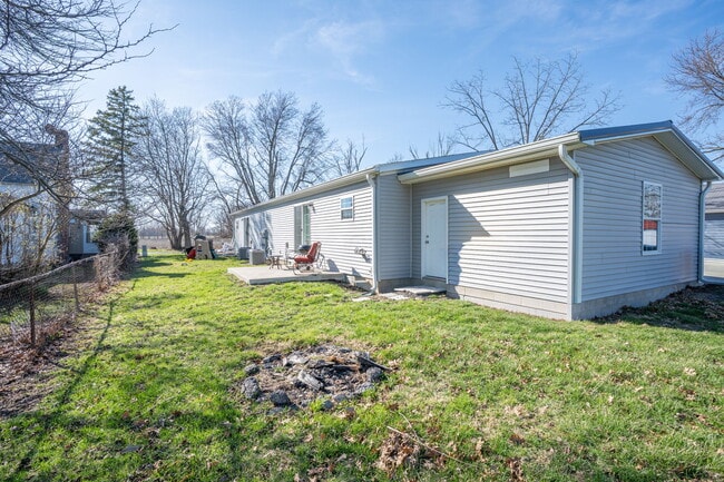 Building Photo - Sheridan Duplex Unit (no garage)