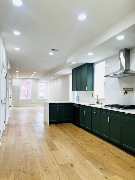 Building Photo - 116 Thomas St NW