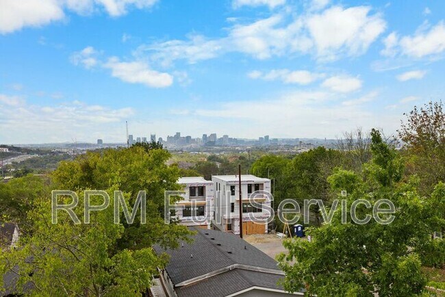 Building Photo - 1241 N Avondale Cir