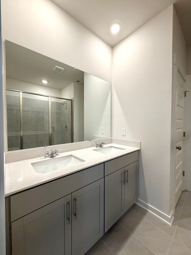 Building Photo - 1333 Gentry Dr