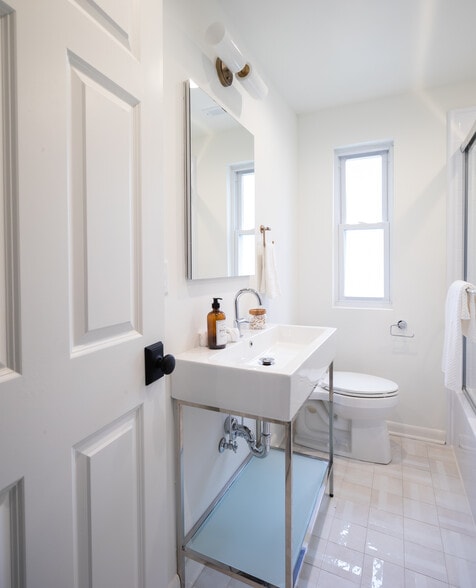 Building Photo - 203 Leake Ave