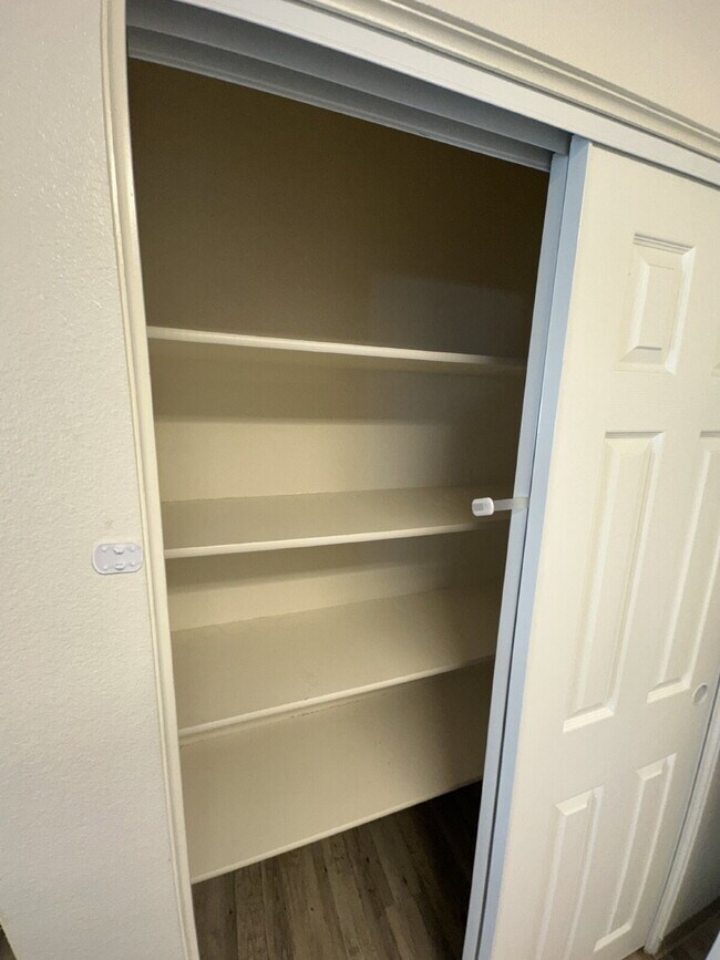 Building Photo - 122 Davis Ave