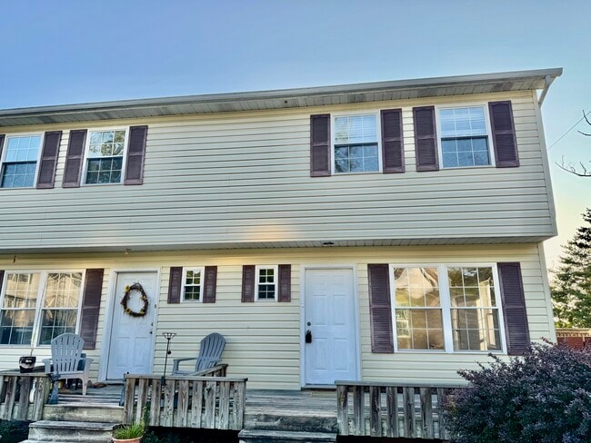Primary Photo - 3 Frankie Ln
