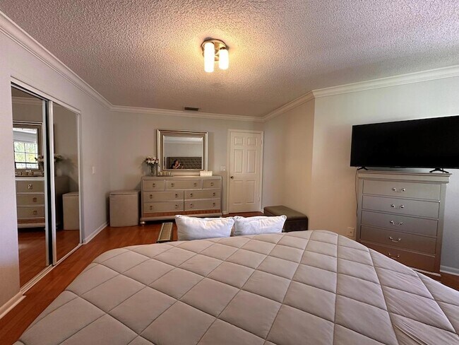 Building Photo - 1728 Shoreside Cir