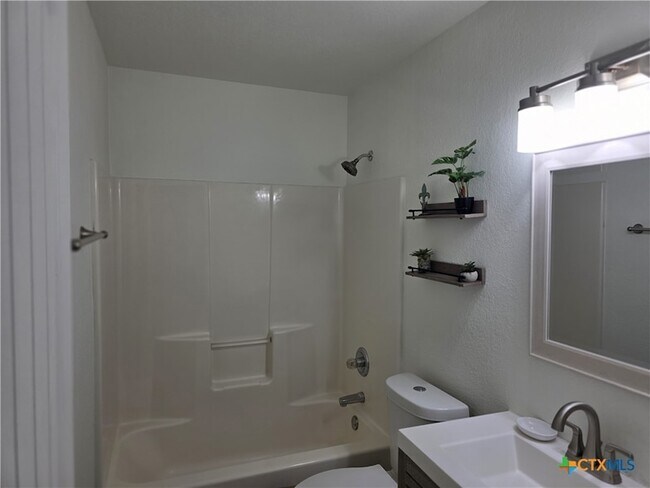 Building Photo - 3101 Westwood Dr