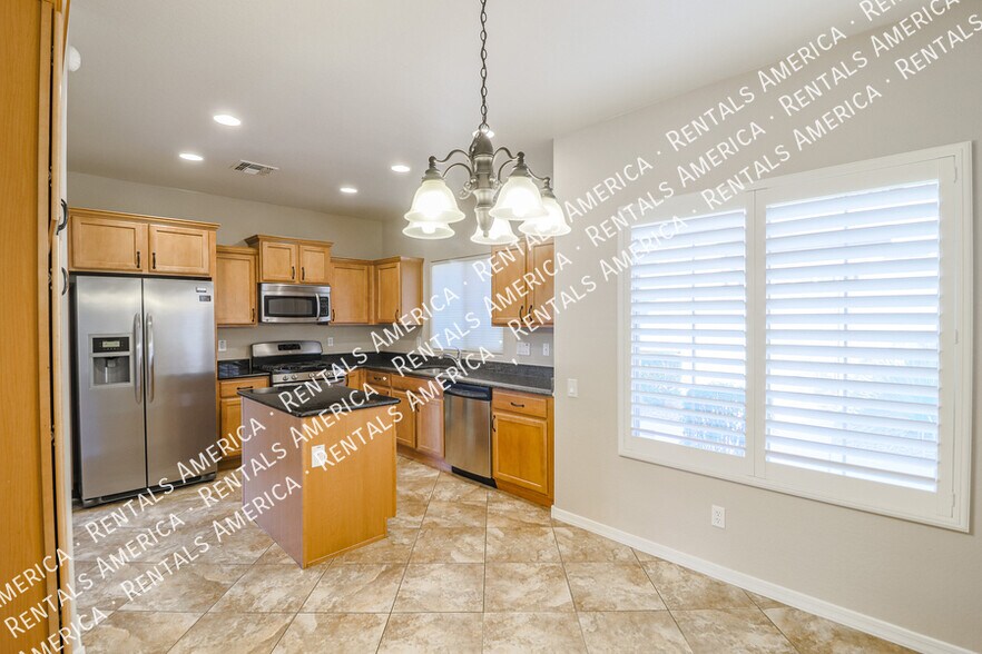 Building Photo - 3625 E Zachary Dr