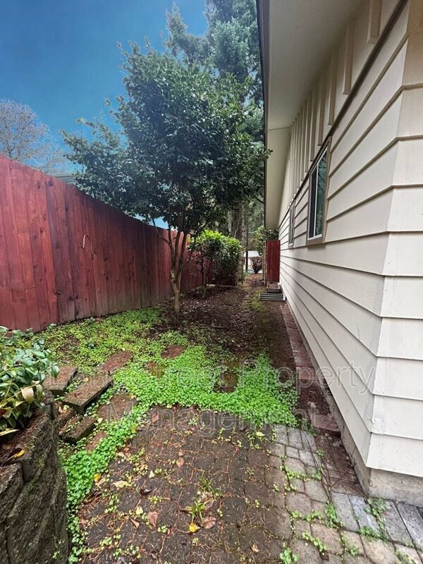 Building Photo - 3325 NW Circle Blvd