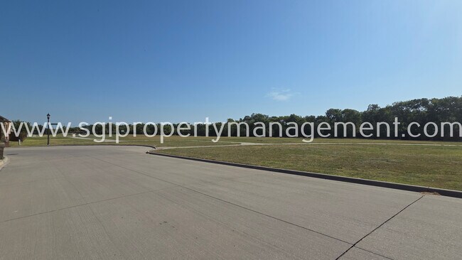 Building Photo - 525 Bamborough Dr