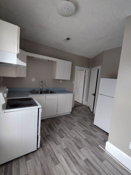 Building Photo - 424 W Main St