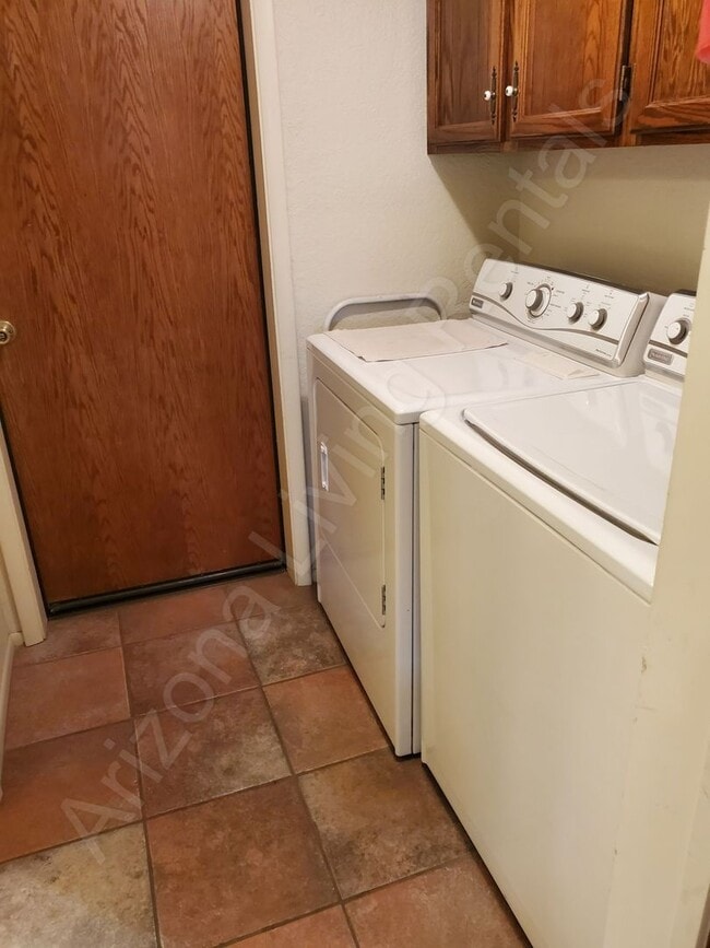 Building Photo - FURNISHED WITH POOL JANUARY - MARCH 2026