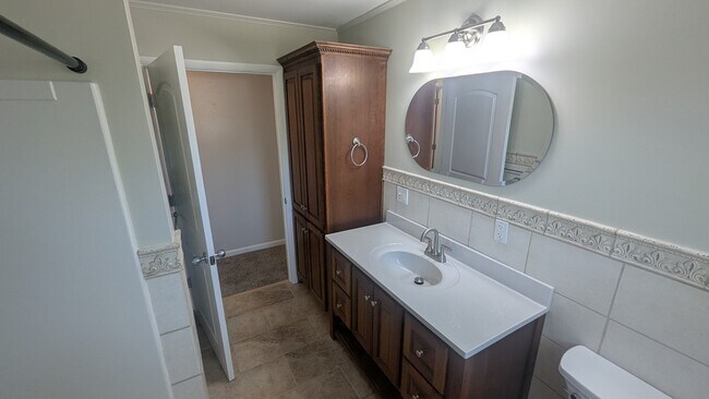 Building Photo - 2221 Millwood Dr