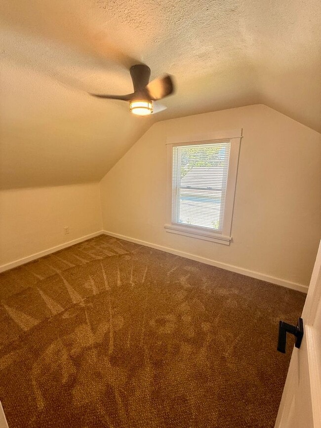 Building Photo - Gorgeous Updated 3BR Home | Granite Countertops | Detached Garage | Huge Backyard