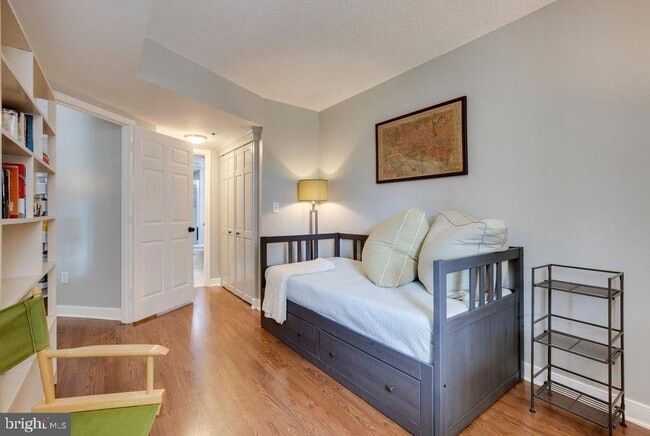 Building Photo - 1050 N Taylor St