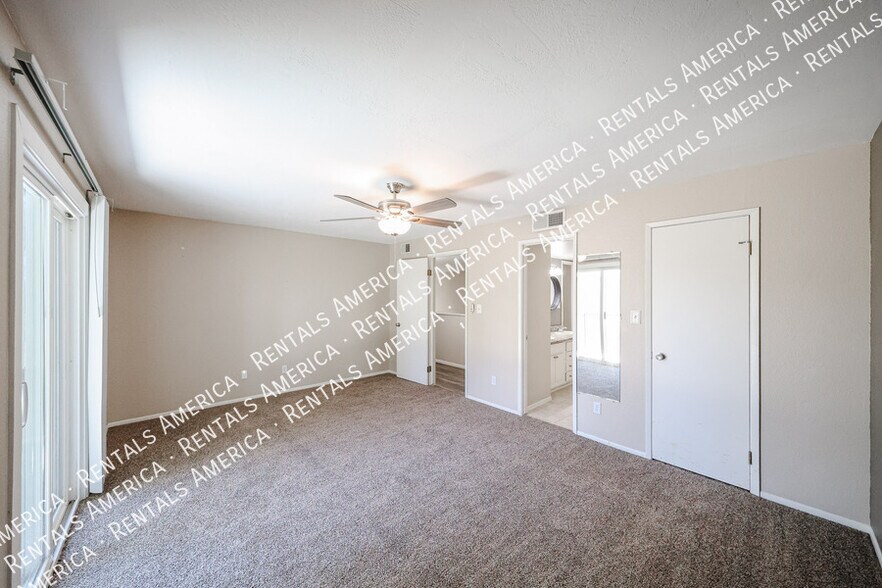 Building Photo - 4555 W Continental Dr