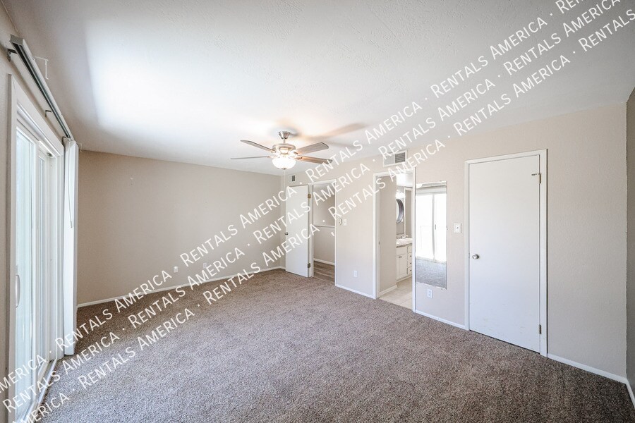 Building Photo - 4555 W Continental Dr