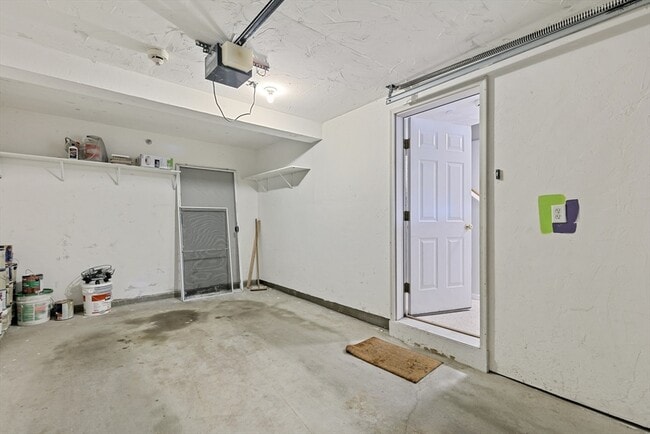 Building Photo - 555 Main St