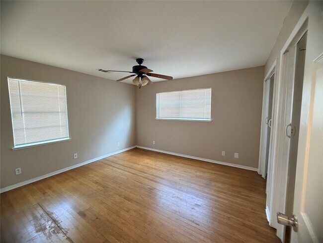 Building Photo - 2513 Mulberry Ln