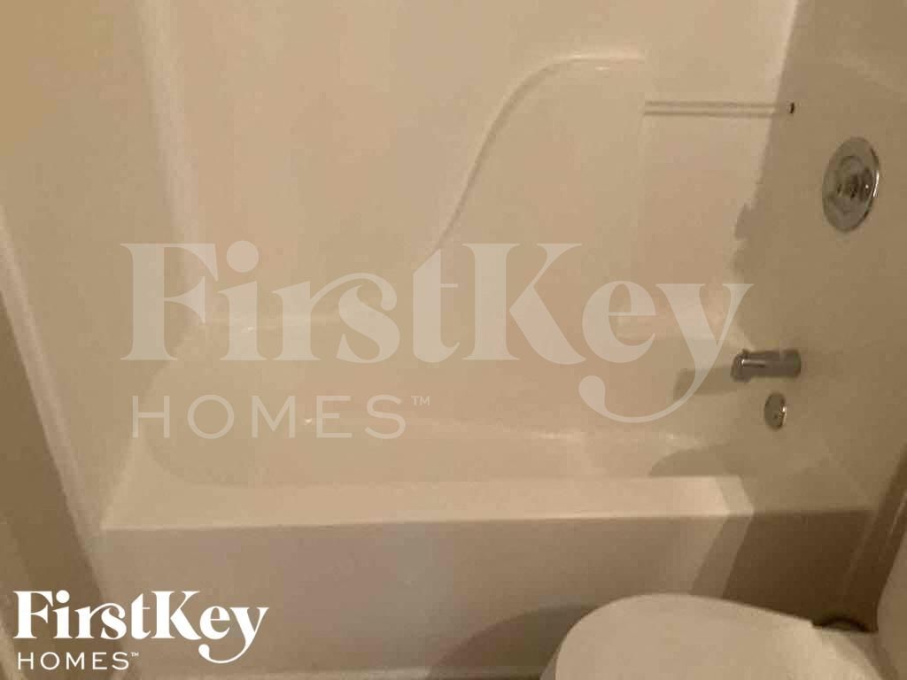 Building Photo - 100 Myrtle Grove Ln