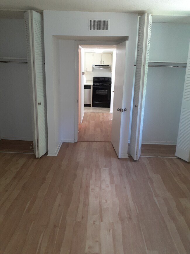 Building Photo - 3350 Altamont S