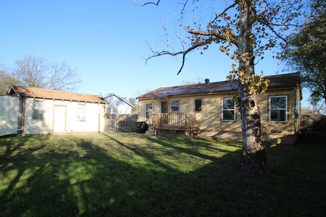 Building Photo - Well-Maintained Three-Bedroom In North Killeen!