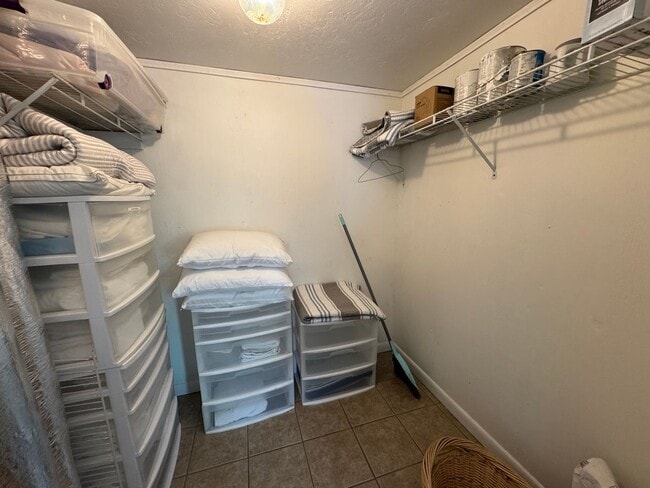 Building Photo - 1 Bedroom, 1 Bath Furnished Apartment in Branford