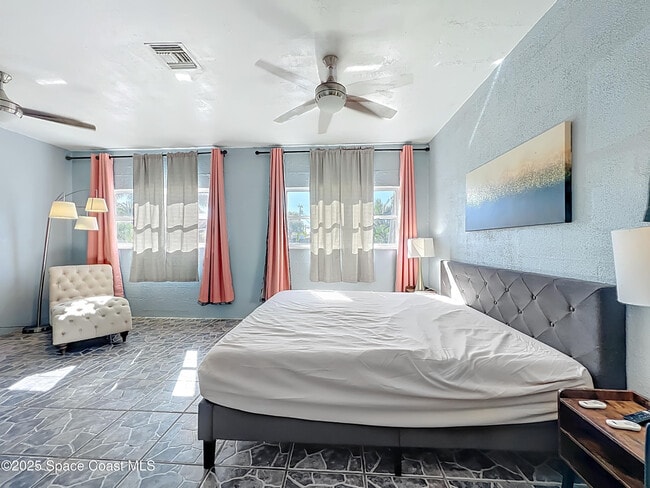 Building Photo - 113 SE 1st St