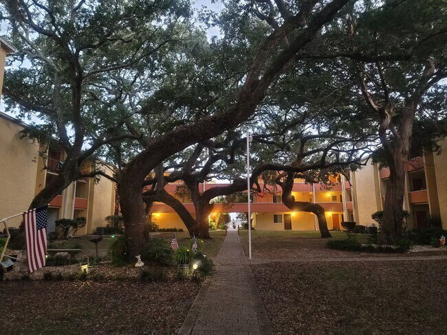 Building Photo - 209 W Miracle Strip Pkwy