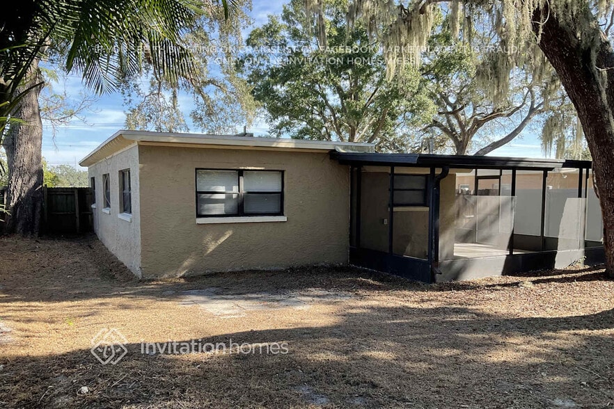 Building Photo - 10214 N Boulevard