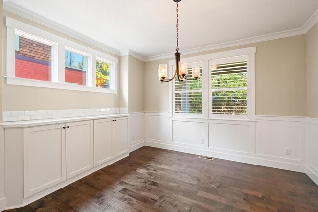 Building Photo - Spacious 4-Bedroom Dream Home – Perfect fo...