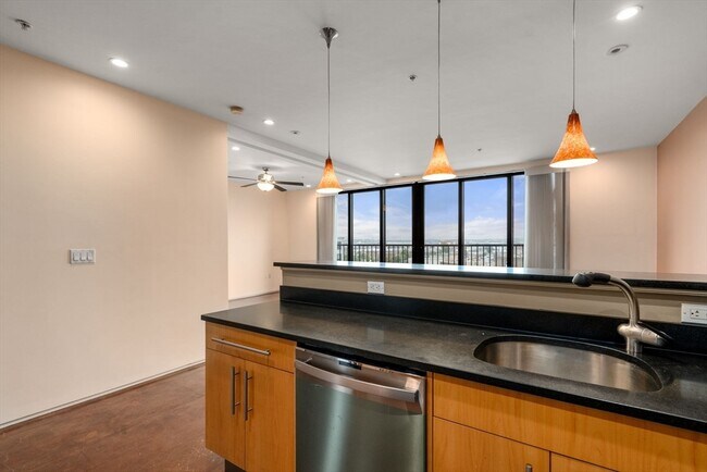 Building Photo - 36 A St