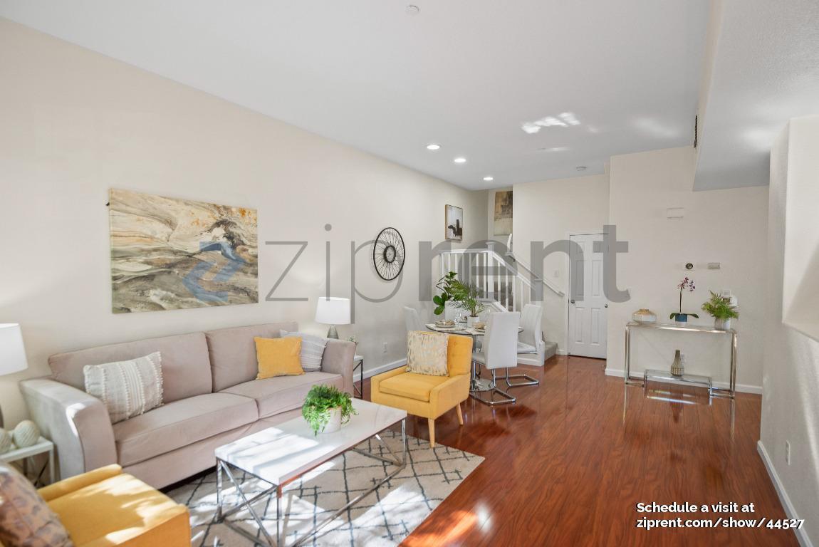 Building Photo - 896 Towne Dr