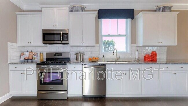 Building Photo - 1120 Walbury Hl