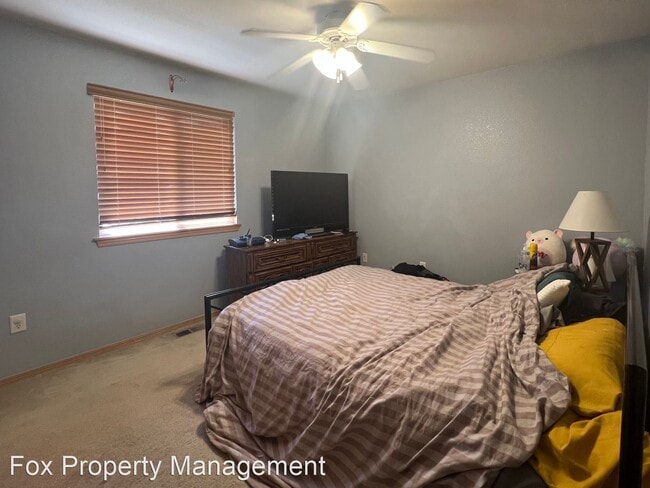 Building Photo - 3 br, 3 bath House - 6500 Stagecoach Avenue
